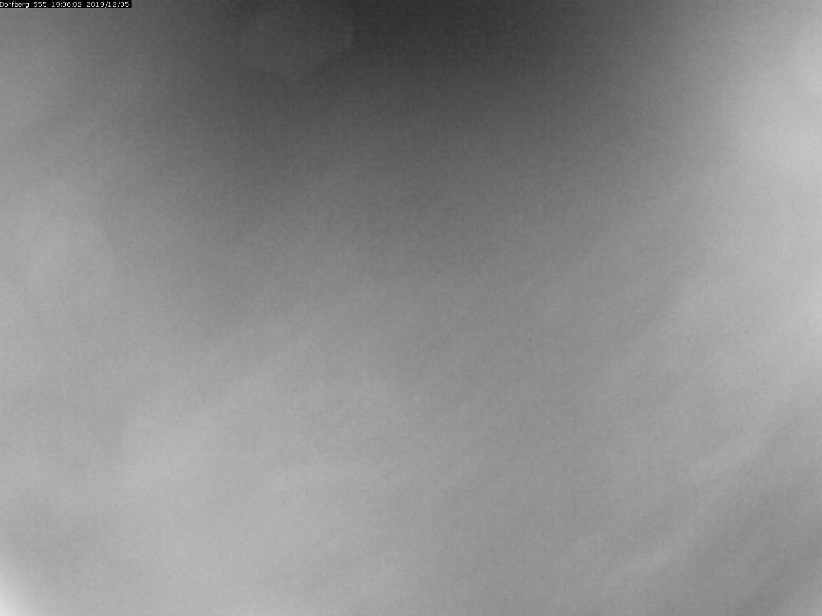Webcam-Bild: Aussicht vom Dorfberg in Langnau 20191205-190601