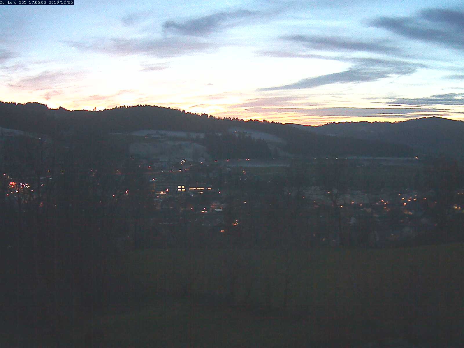 Webcam-Bild: Aussicht vom Dorfberg in Langnau 20191206-170601