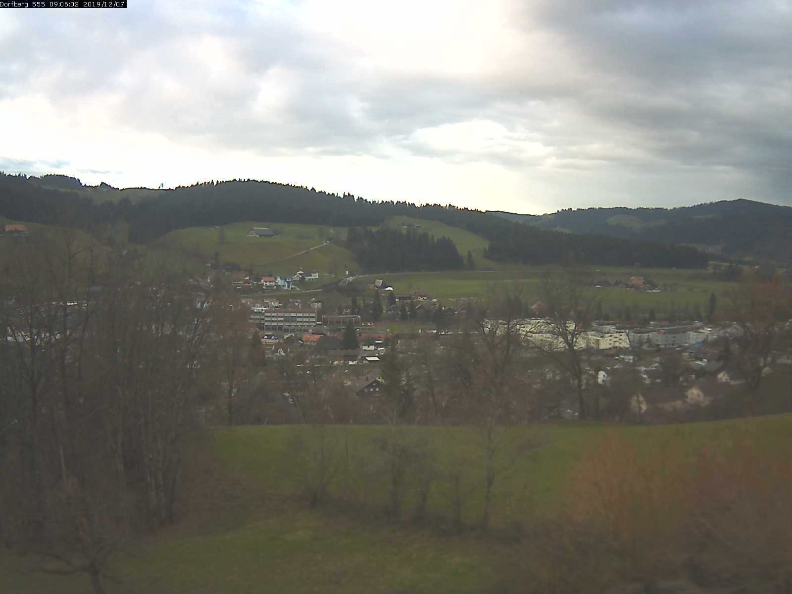 Webcam-Bild: Aussicht vom Dorfberg in Langnau 20191207-090601