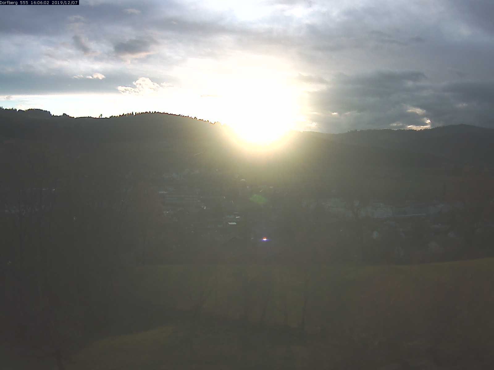 Webcam-Bild: Aussicht vom Dorfberg in Langnau 20191207-160601
