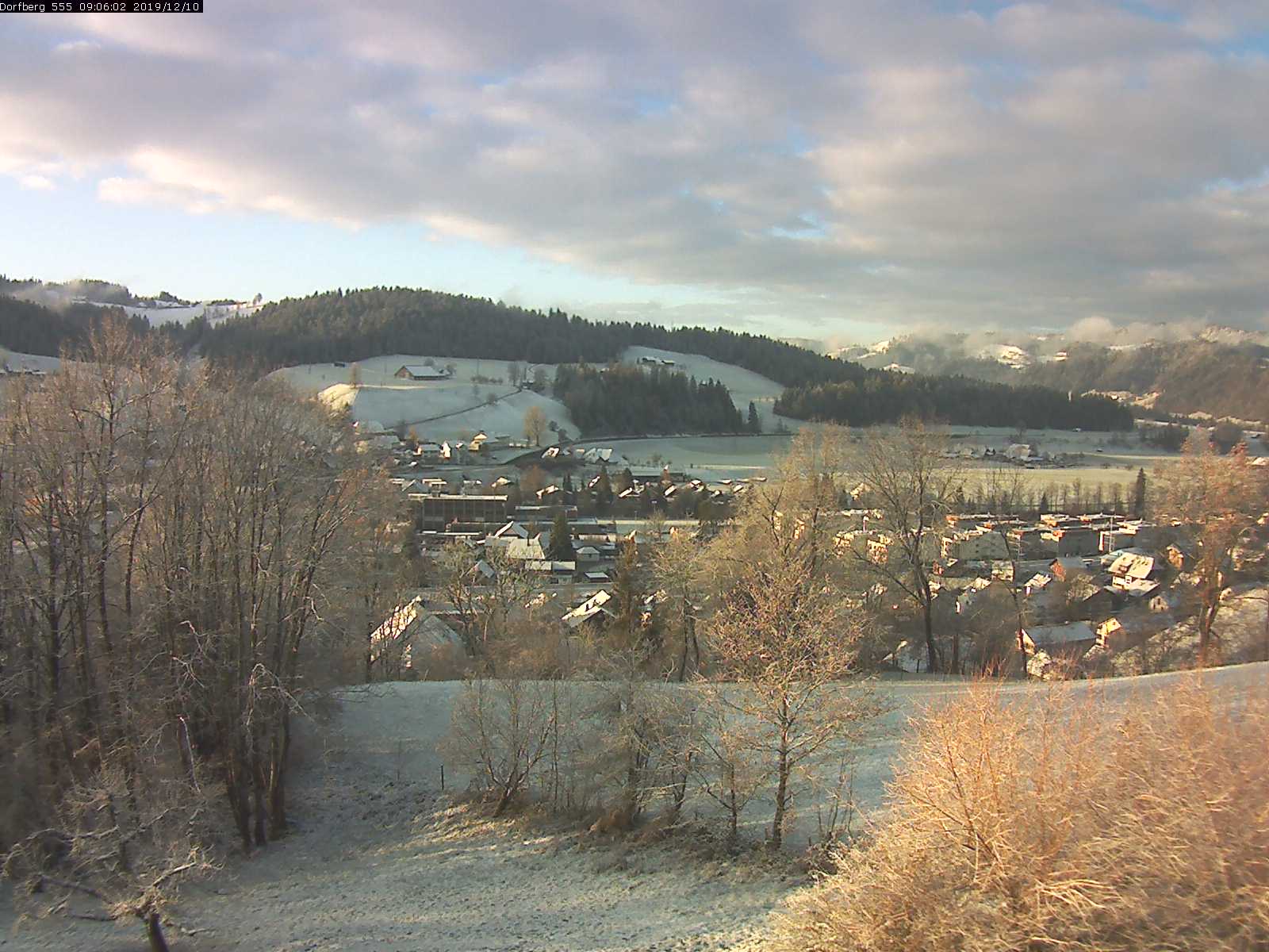 Webcam-Bild: Aussicht vom Dorfberg in Langnau 20191210-090601