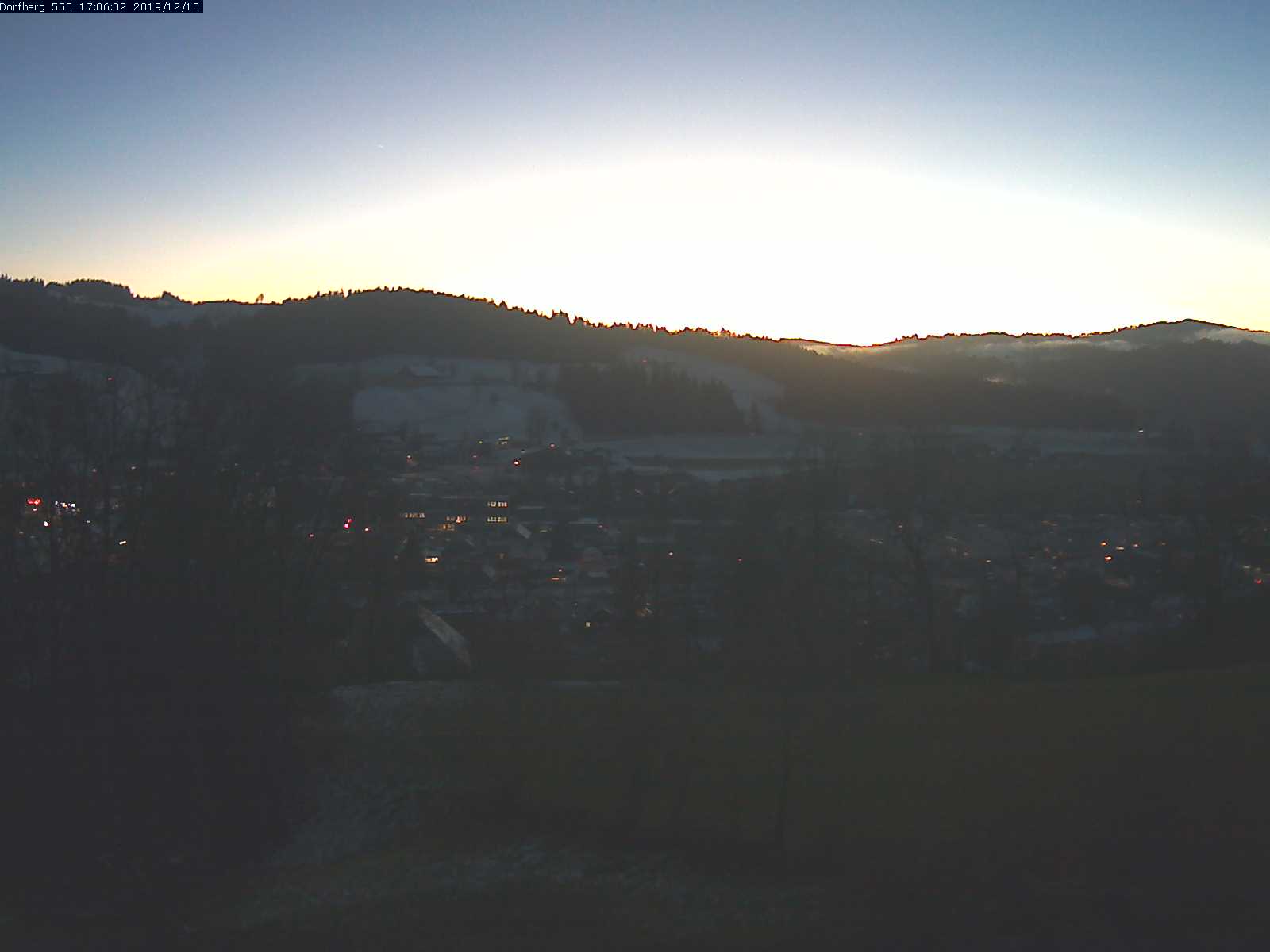 Webcam-Bild: Aussicht vom Dorfberg in Langnau 20191210-170601