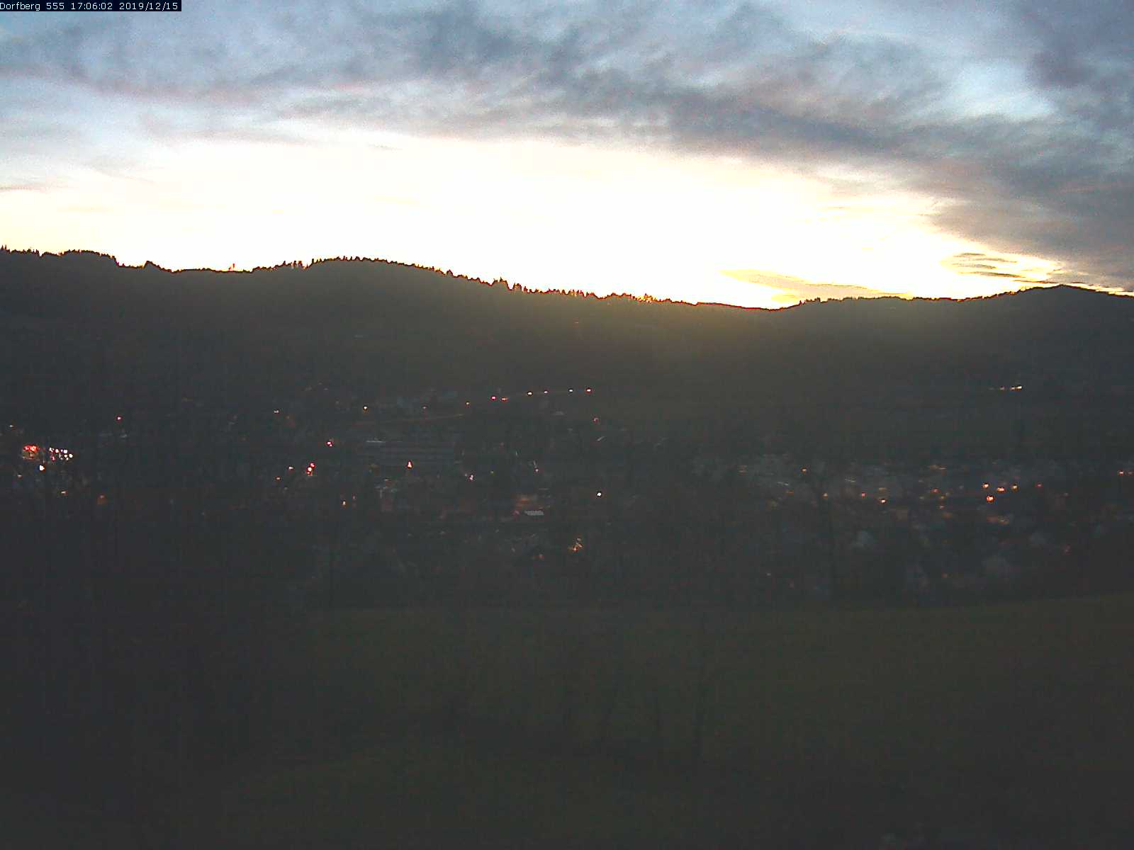 Webcam-Bild: Aussicht vom Dorfberg in Langnau 20191215-170601