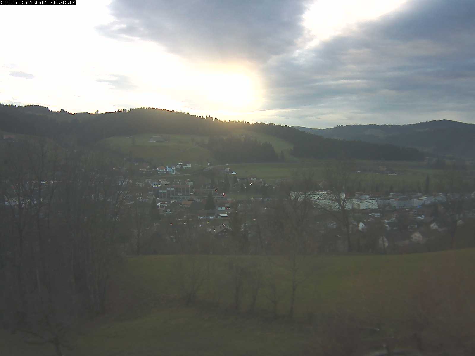 Webcam-Bild: Aussicht vom Dorfberg in Langnau 20191217-160601