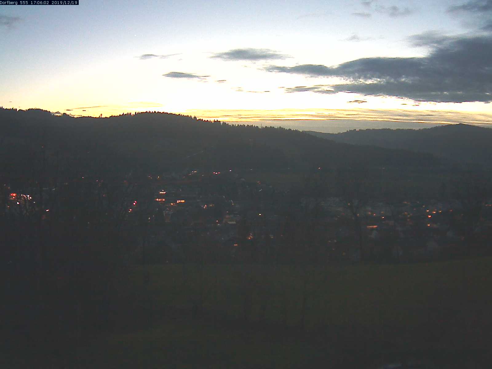 Webcam-Bild: Aussicht vom Dorfberg in Langnau 20191219-170601
