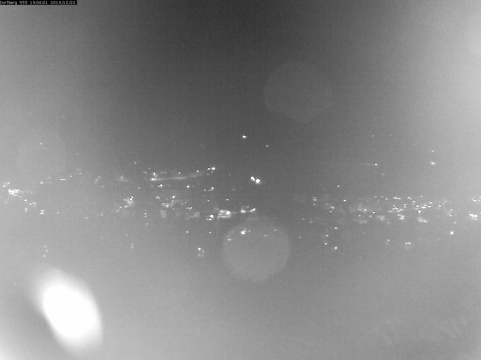 Webcam-Bild: Aussicht vom Dorfberg in Langnau 20191222-190601