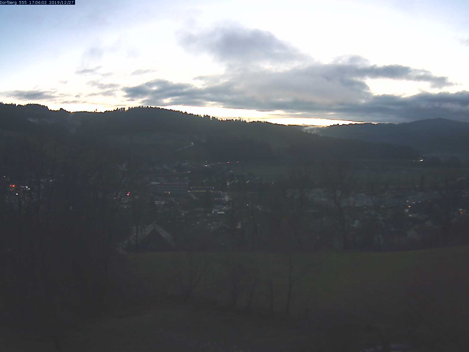 Webcam-Bild: Aussicht vom Dorfberg in Langnau 20191227-170601