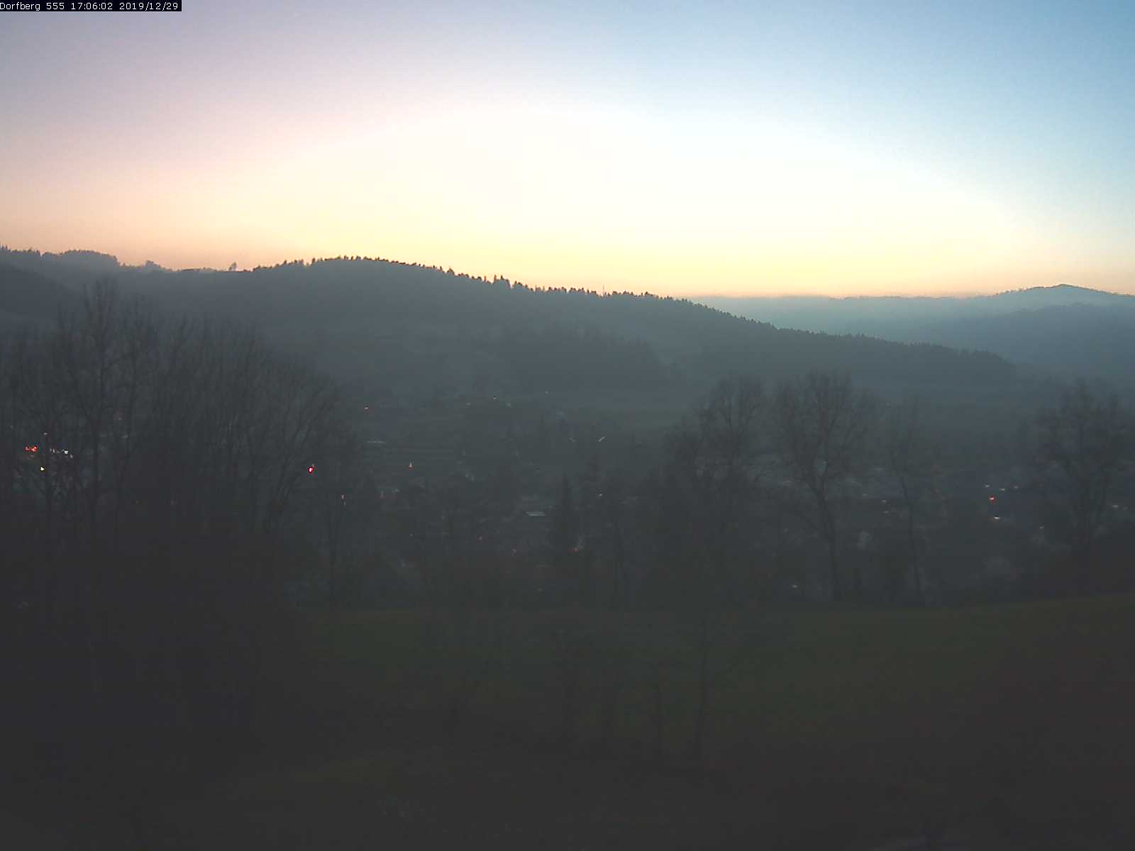 Webcam-Bild: Aussicht vom Dorfberg in Langnau 20191229-170602