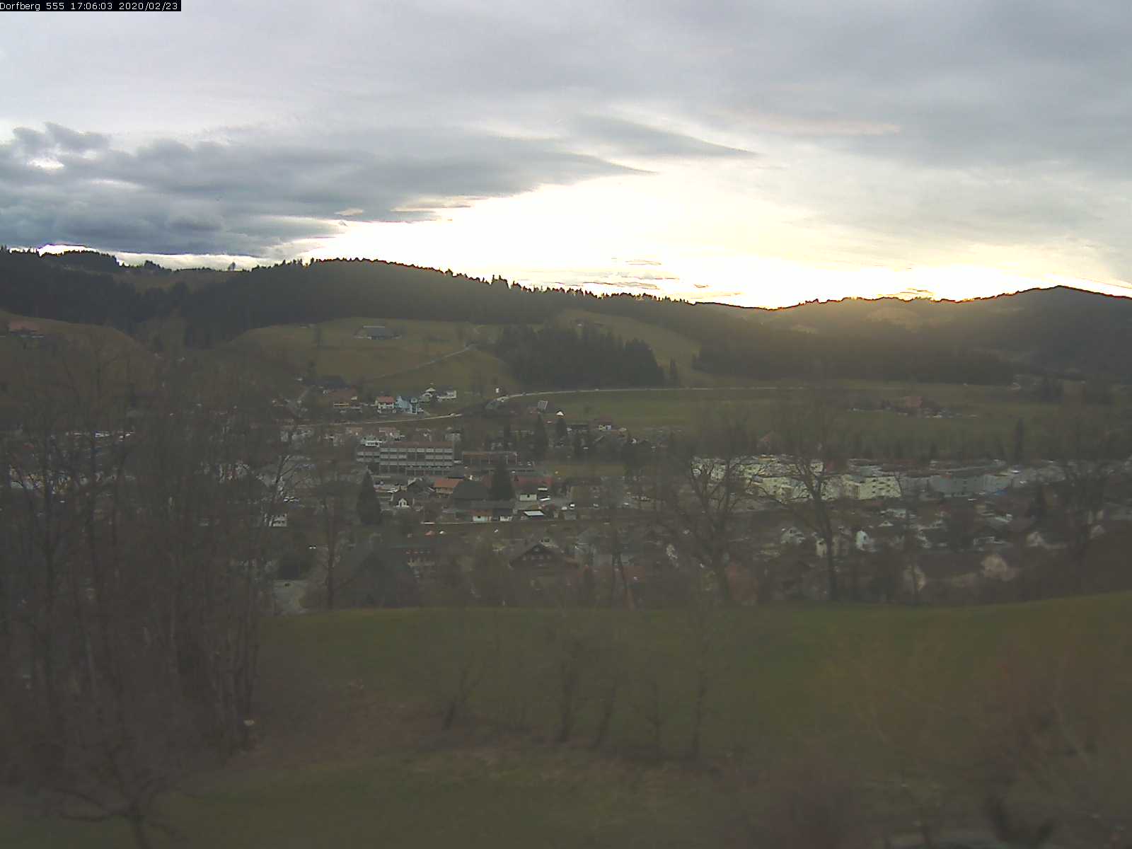Webcam-Bild: Aussicht vom Dorfberg in Langnau 20200223-170601