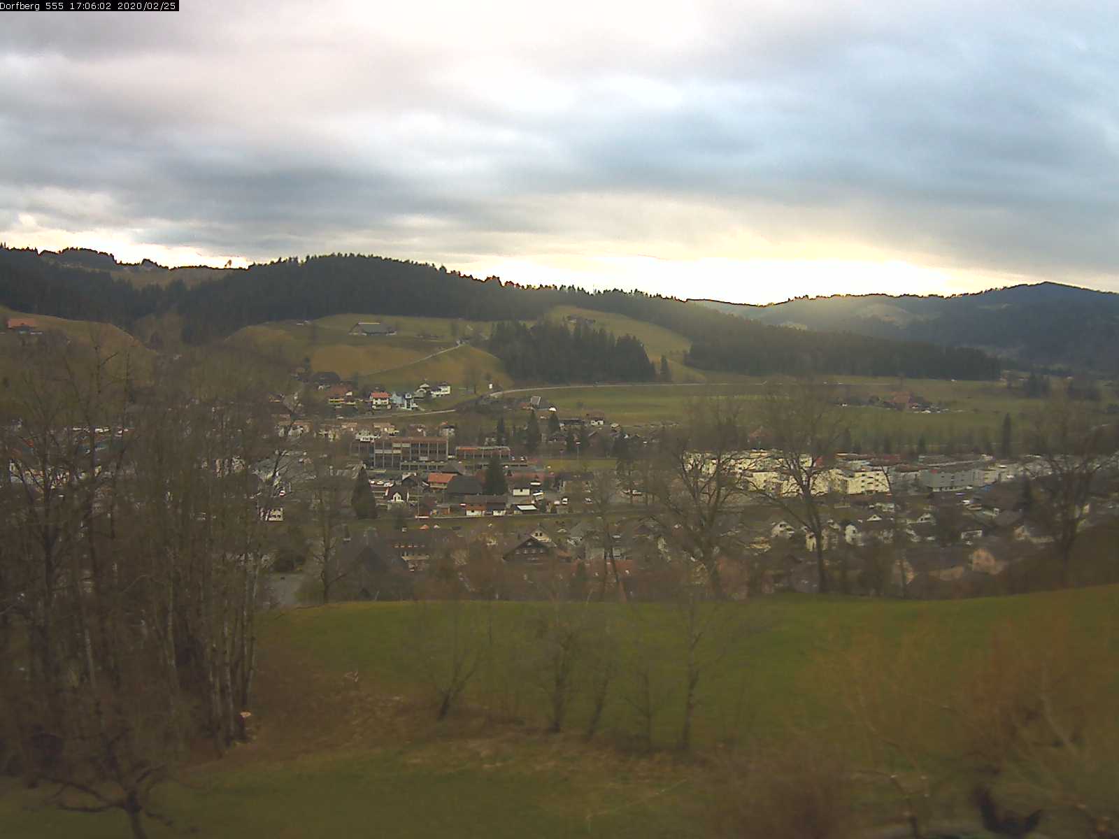 Webcam-Bild: Aussicht vom Dorfberg in Langnau 20200225-170601