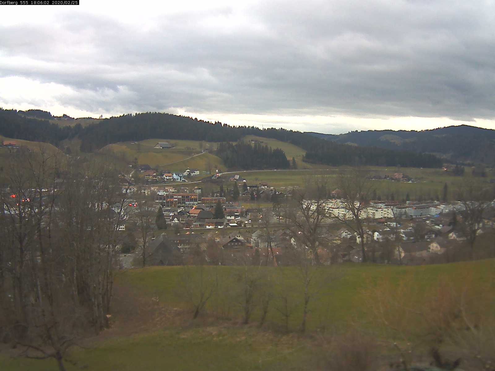 Webcam-Bild: Aussicht vom Dorfberg in Langnau 20200225-180601