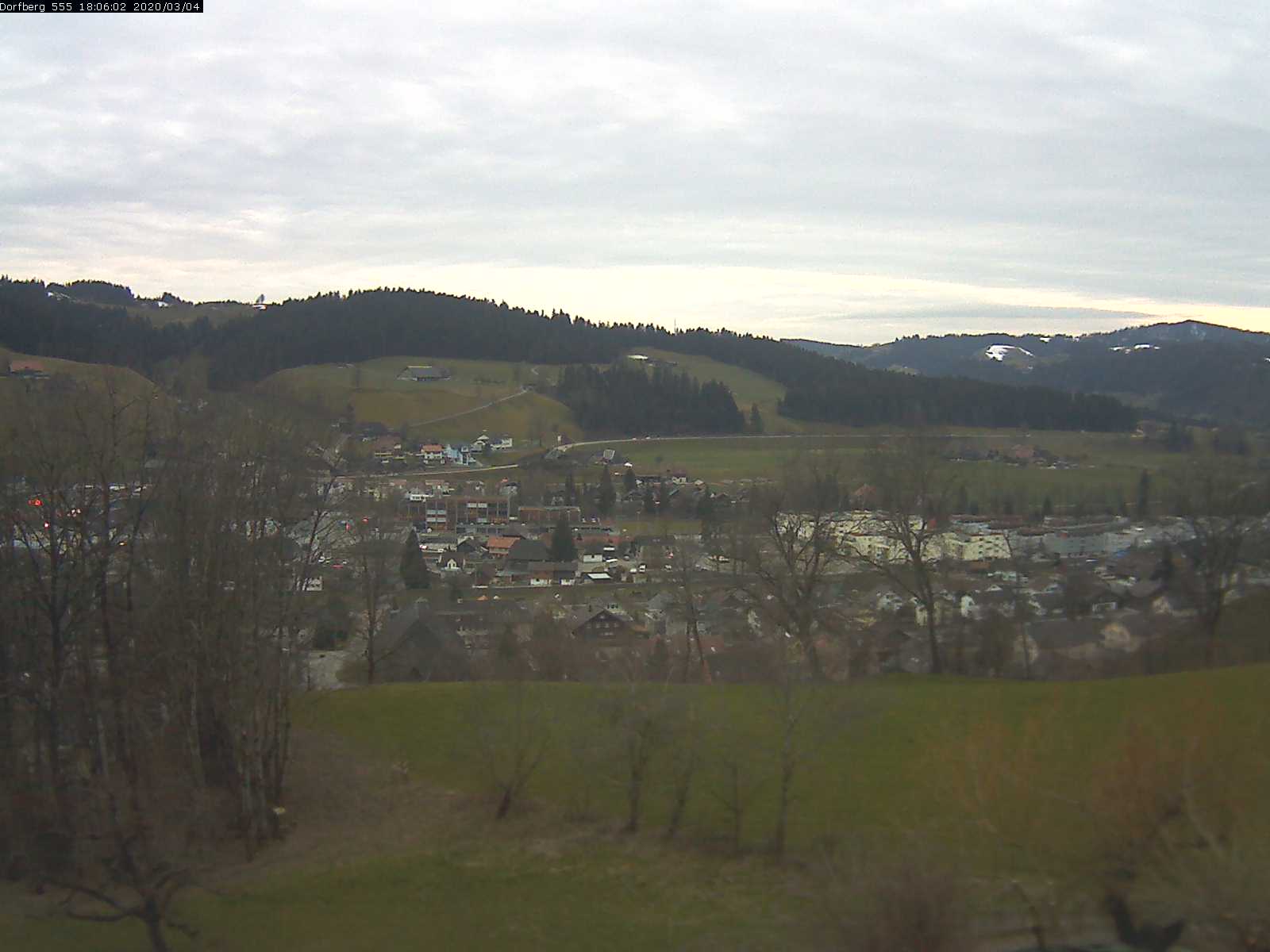 Webcam-Bild: Aussicht vom Dorfberg in Langnau 20200304-180601
