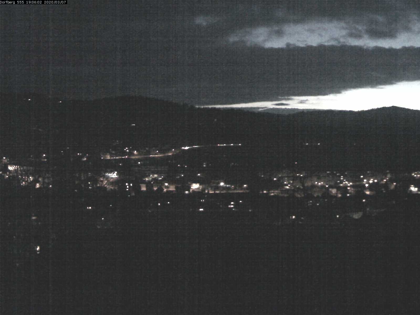 Webcam-Bild: Aussicht vom Dorfberg in Langnau 20200307-190601