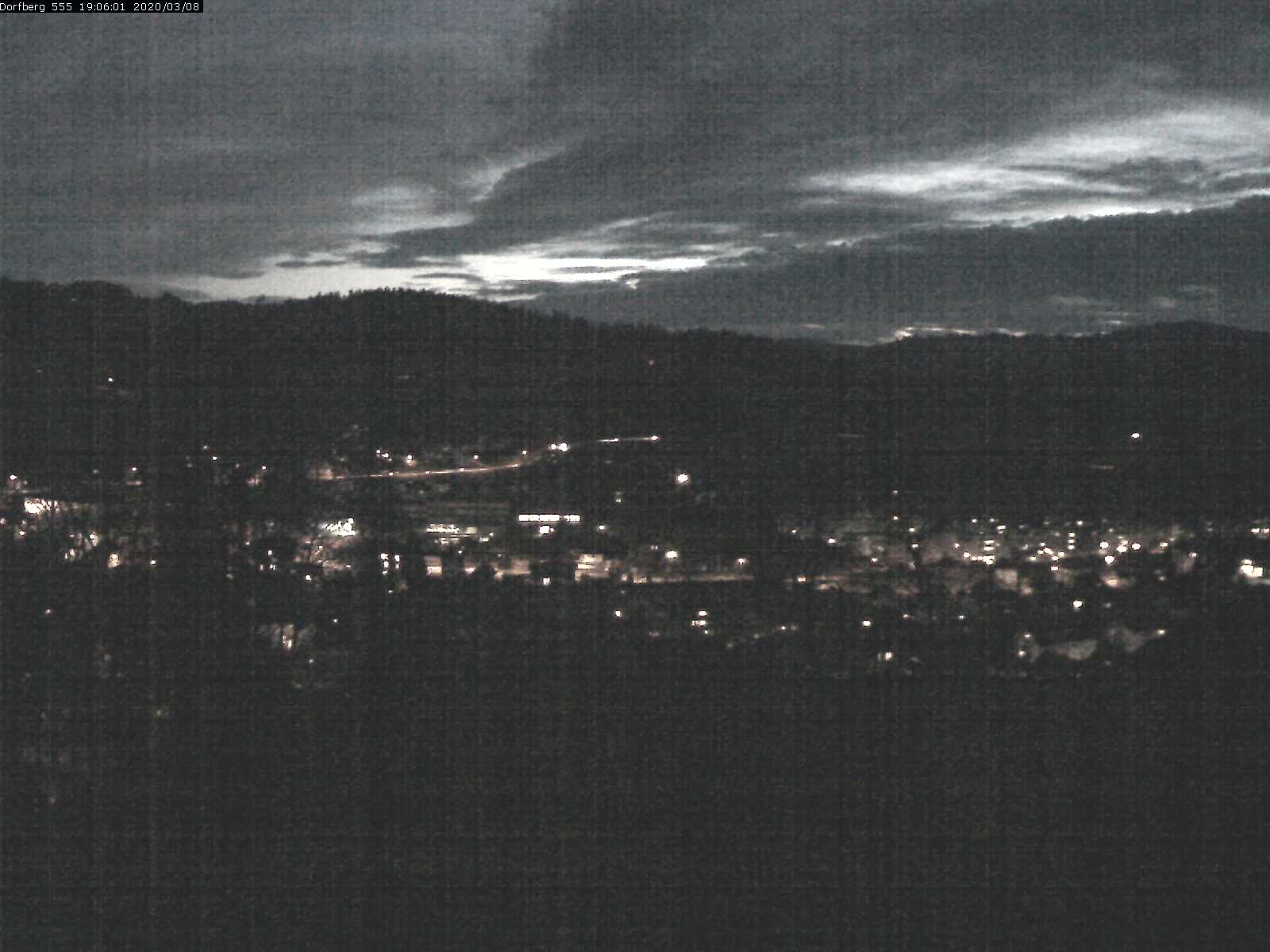 Webcam-Bild: Aussicht vom Dorfberg in Langnau 20200308-190601