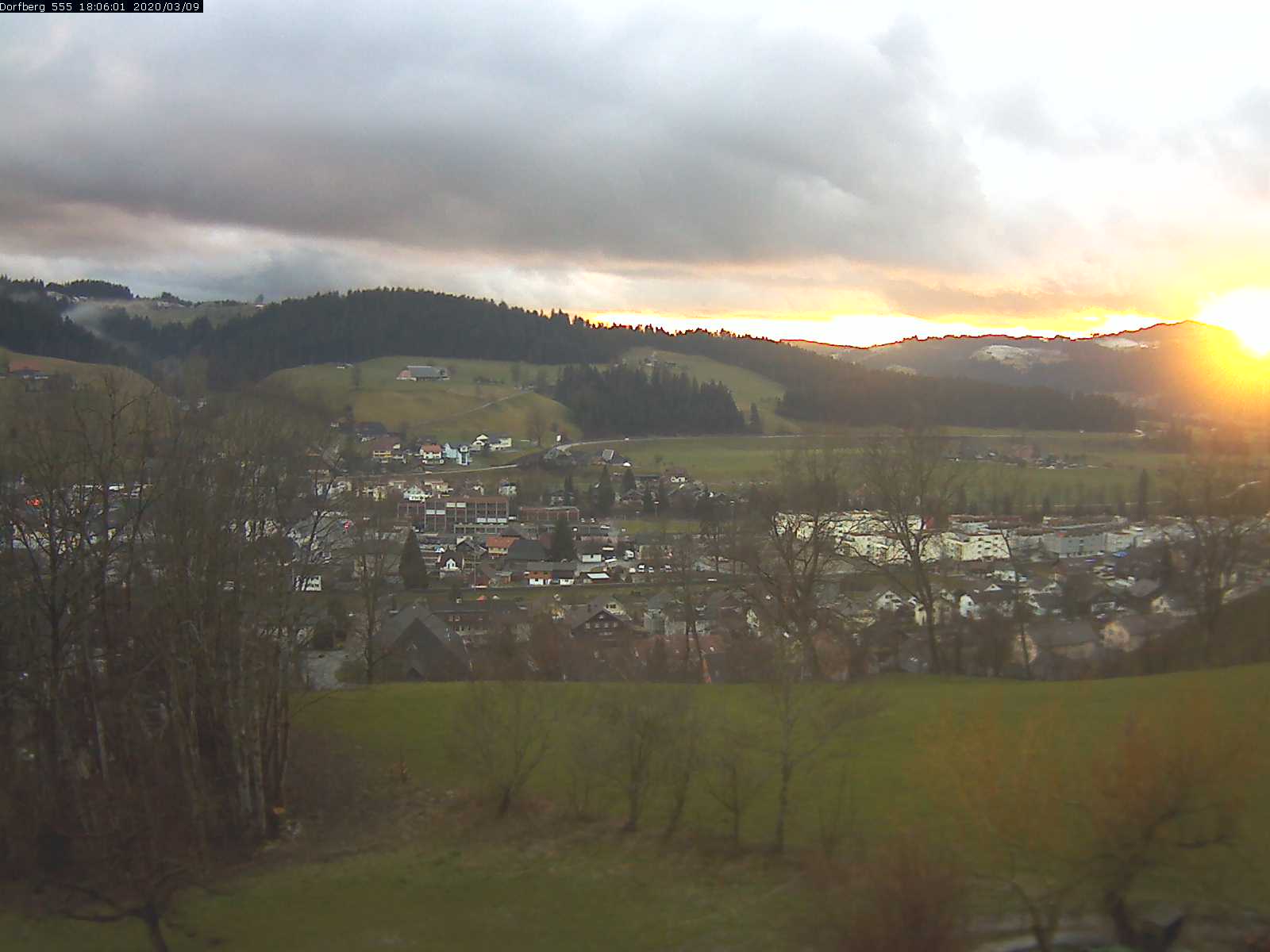 Webcam-Bild: Aussicht vom Dorfberg in Langnau 20200309-180601