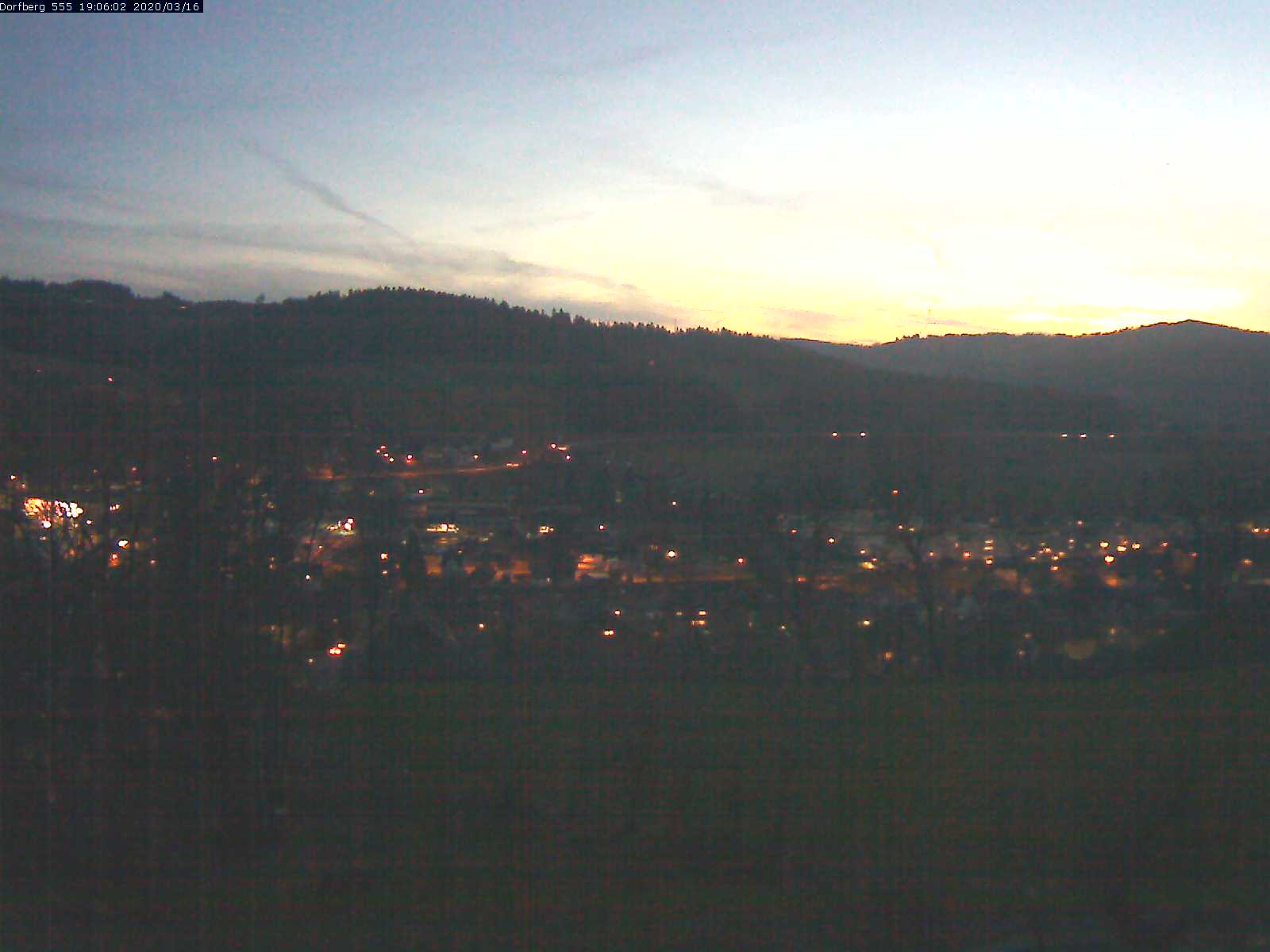 Webcam-Bild: Aussicht vom Dorfberg in Langnau 20200316-190601