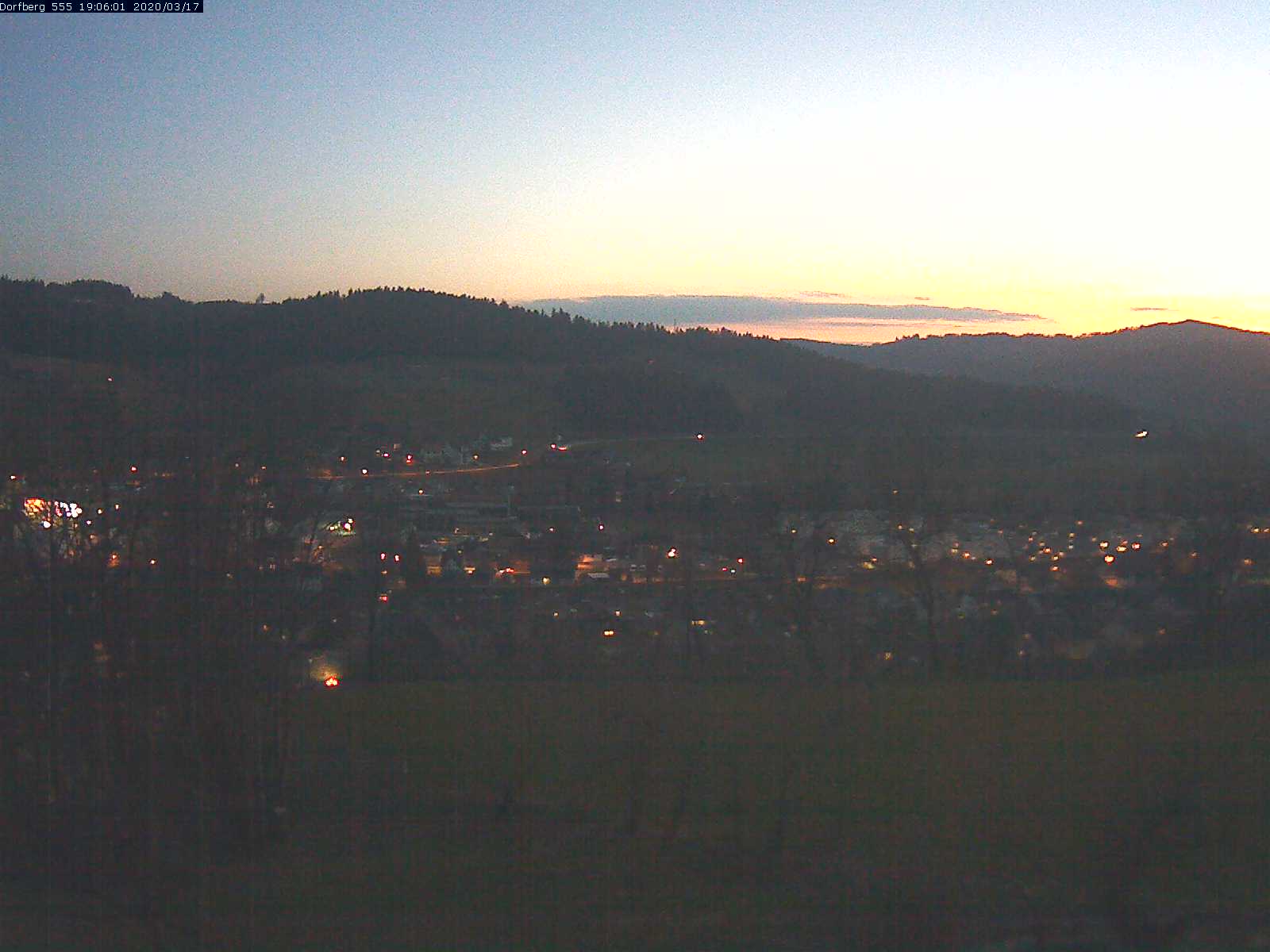 Webcam-Bild: Aussicht vom Dorfberg in Langnau 20200317-190601