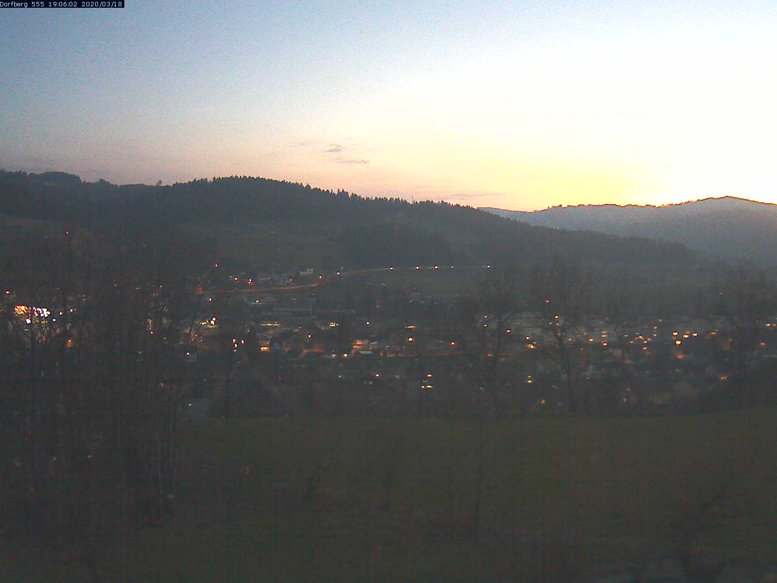 Webcam-Bild: Aussicht vom Dorfberg in Langnau 20200318-190601