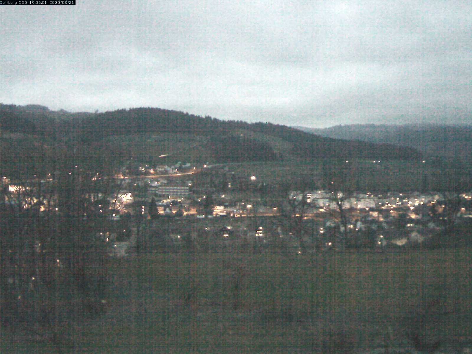 Webcam-Bild: Aussicht vom Dorfberg in Langnau 20200321-190601