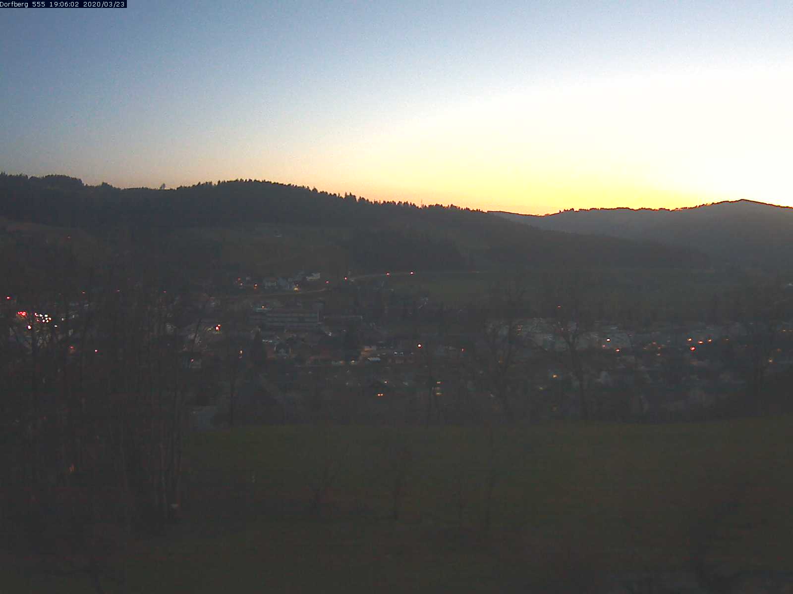 Webcam-Bild: Aussicht vom Dorfberg in Langnau 20200323-190601