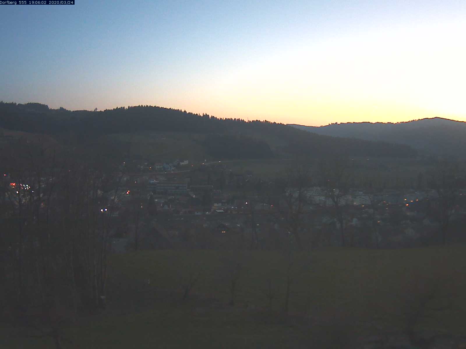 Webcam-Bild: Aussicht vom Dorfberg in Langnau 20200324-190601