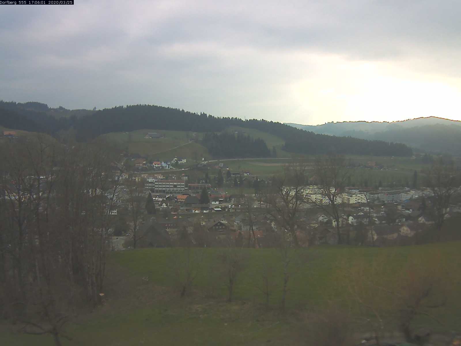 Webcam-Bild: Aussicht vom Dorfberg in Langnau 20200325-170601