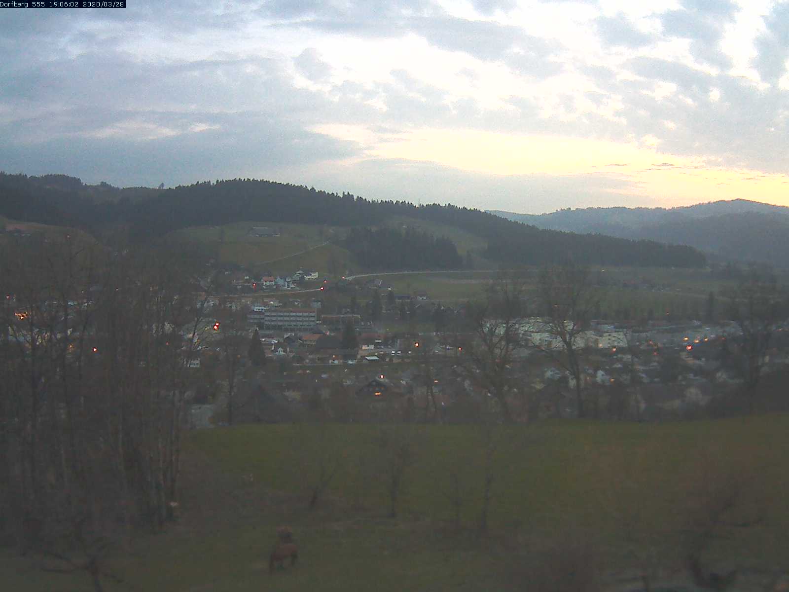 Webcam-Bild: Aussicht vom Dorfberg in Langnau 20200328-190601