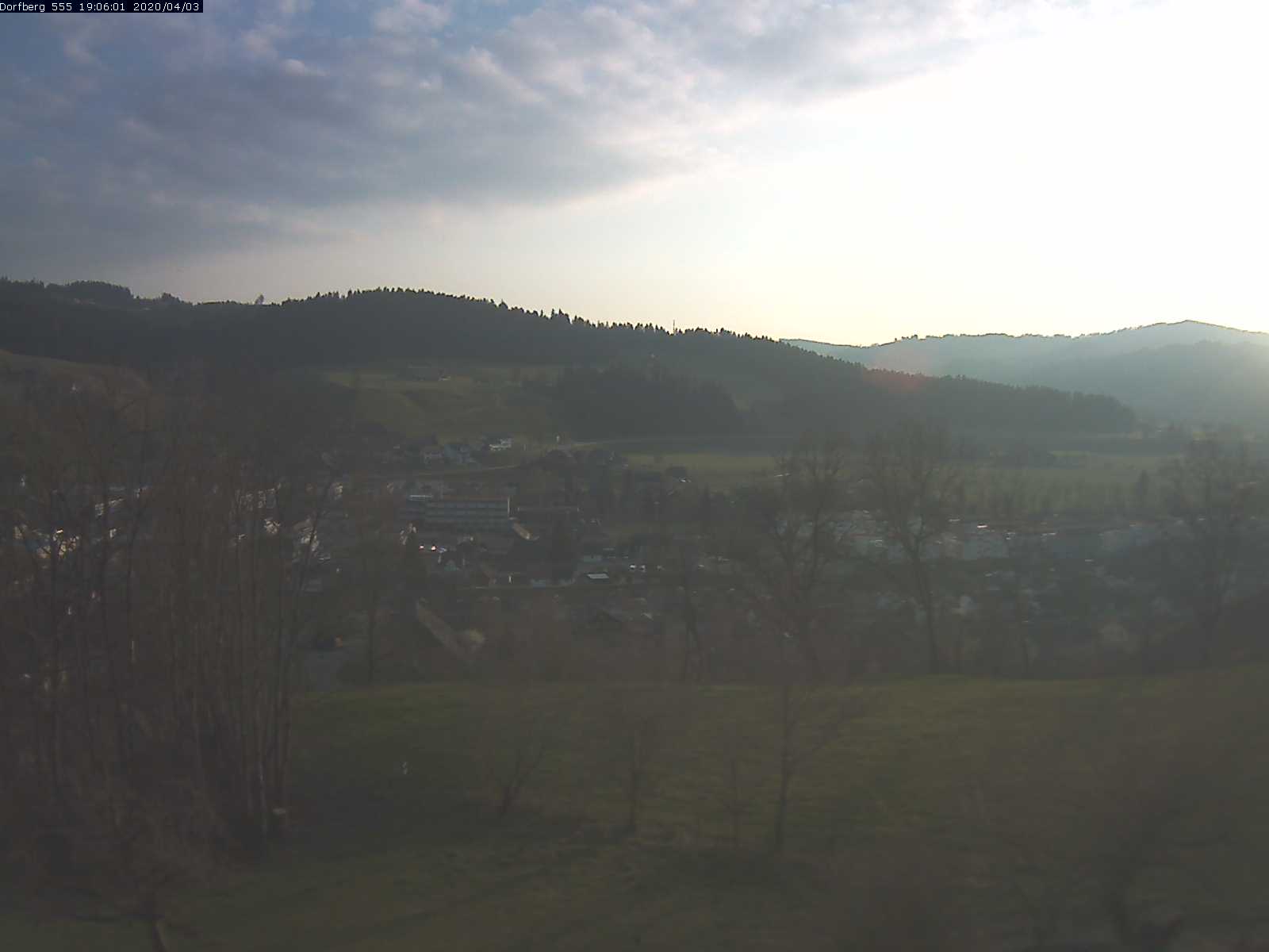 Webcam-Bild: Aussicht vom Dorfberg in Langnau 20200403-190601