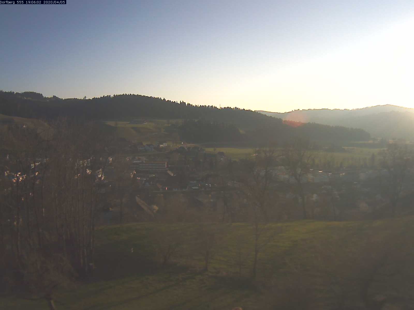 Webcam-Bild: Aussicht vom Dorfberg in Langnau 20200405-190601