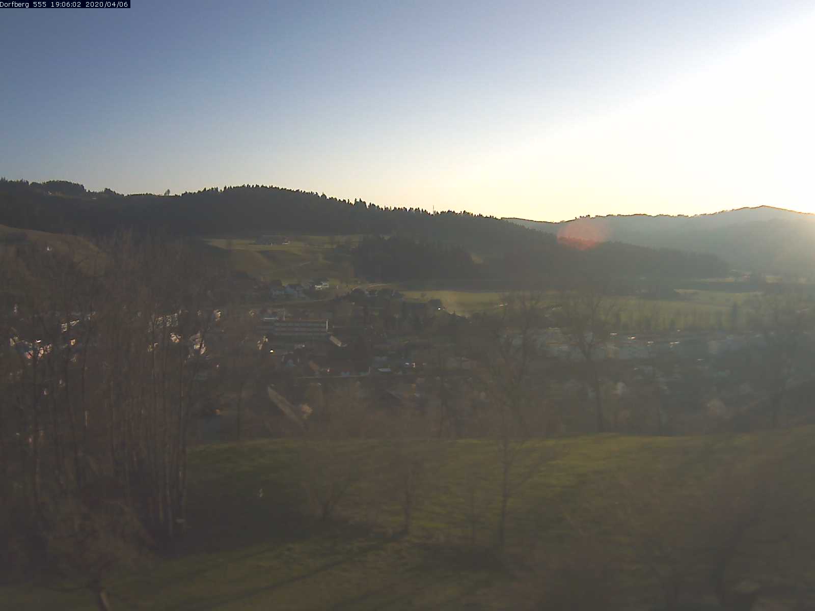 Webcam-Bild: Aussicht vom Dorfberg in Langnau 20200406-190601