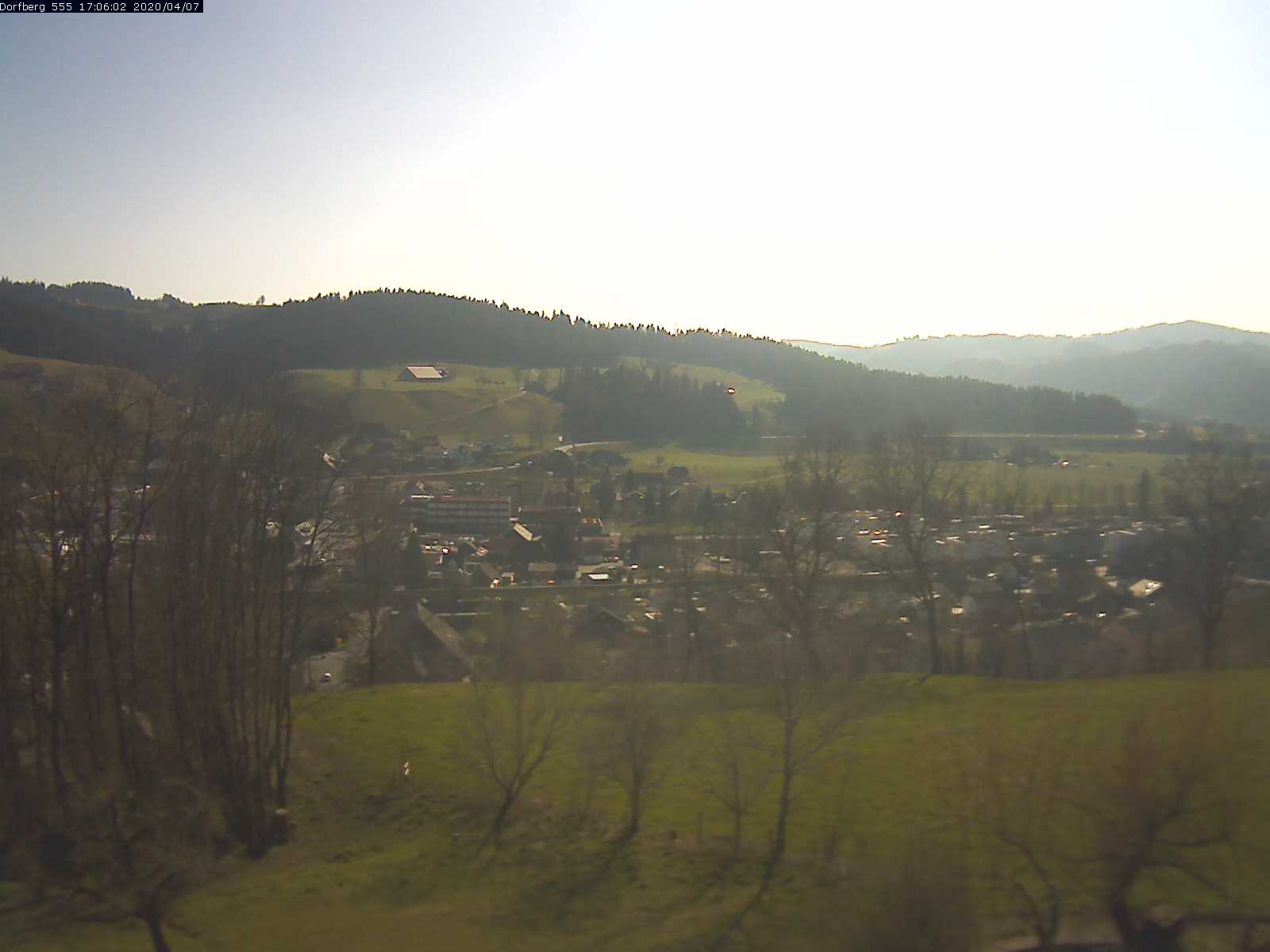 Webcam-Bild: Aussicht vom Dorfberg in Langnau 20200407-170601