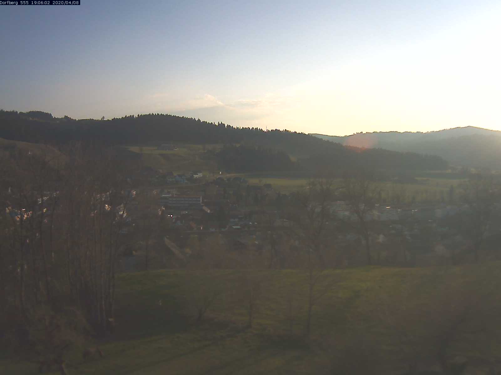 Webcam-Bild: Aussicht vom Dorfberg in Langnau 20200408-190601