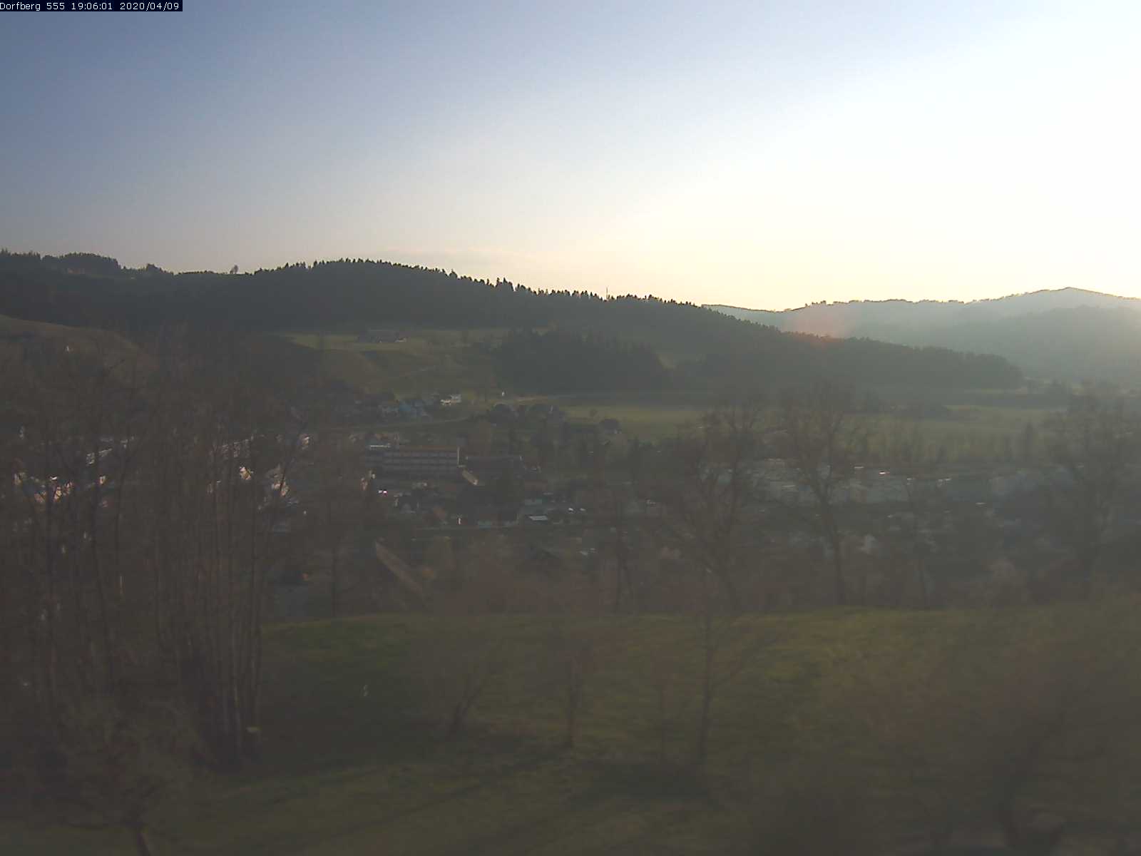 Webcam-Bild: Aussicht vom Dorfberg in Langnau 20200409-190601