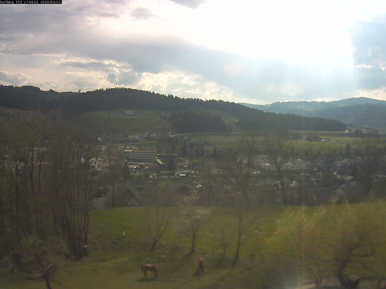 Webcam-Bild: Aussicht vom Dorfberg in Langnau 20200412-170601