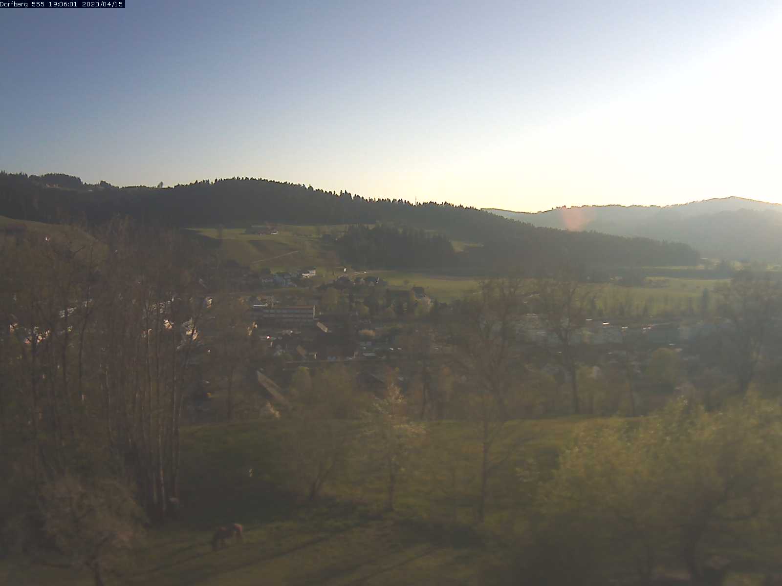 Webcam-Bild: Aussicht vom Dorfberg in Langnau 20200415-190601