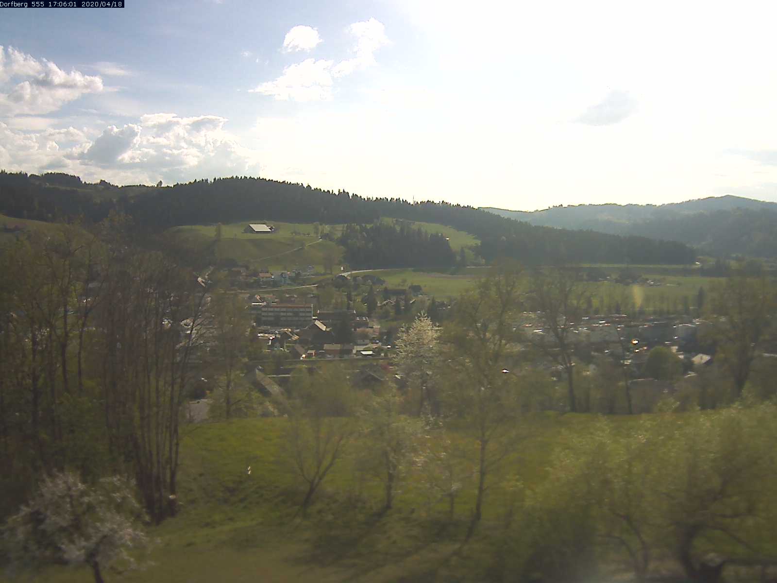 Webcam-Bild: Aussicht vom Dorfberg in Langnau 20200418-170601