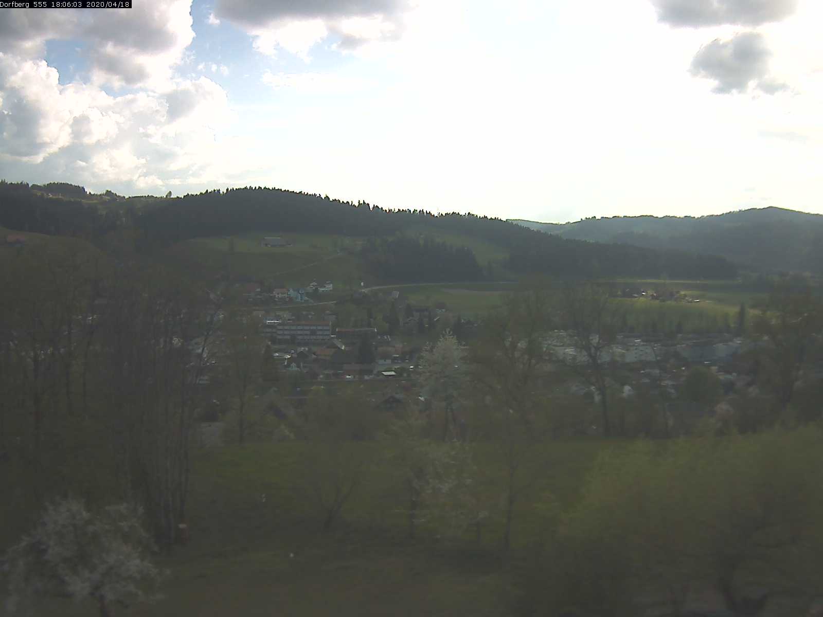 Webcam-Bild: Aussicht vom Dorfberg in Langnau 20200418-180601