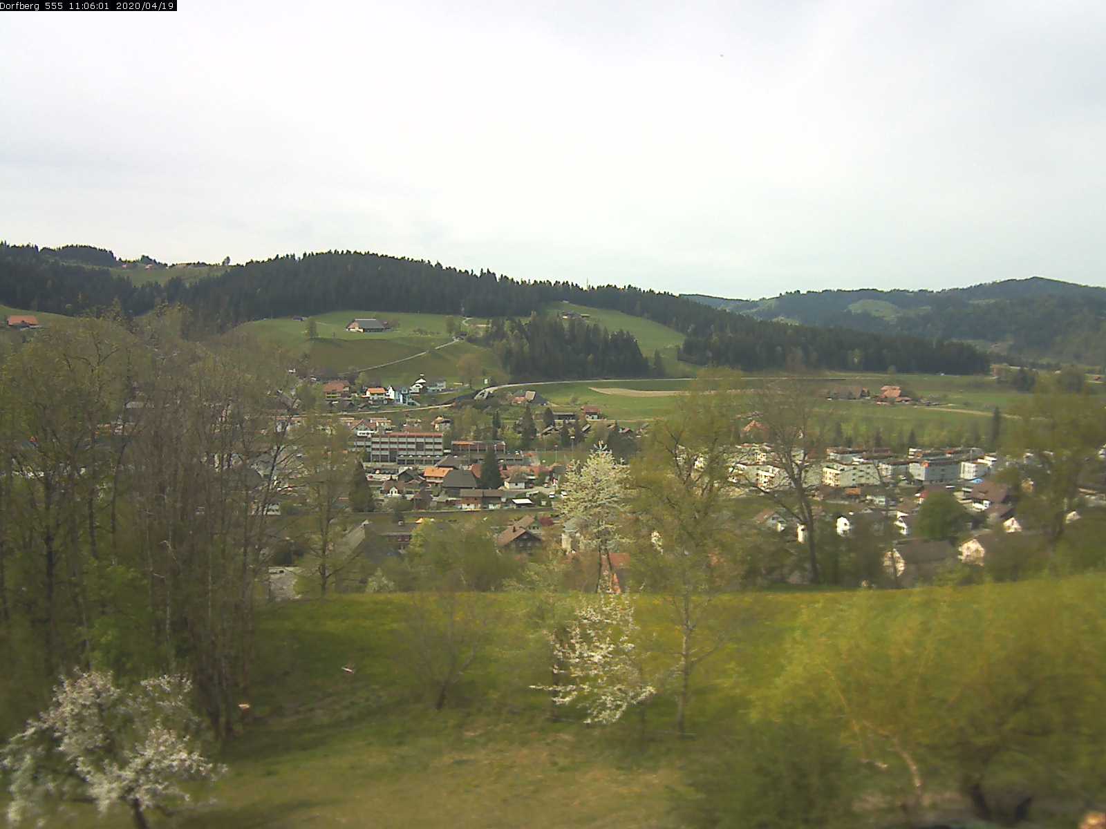 Webcam-Bild: Aussicht vom Dorfberg in Langnau 20200419-110601