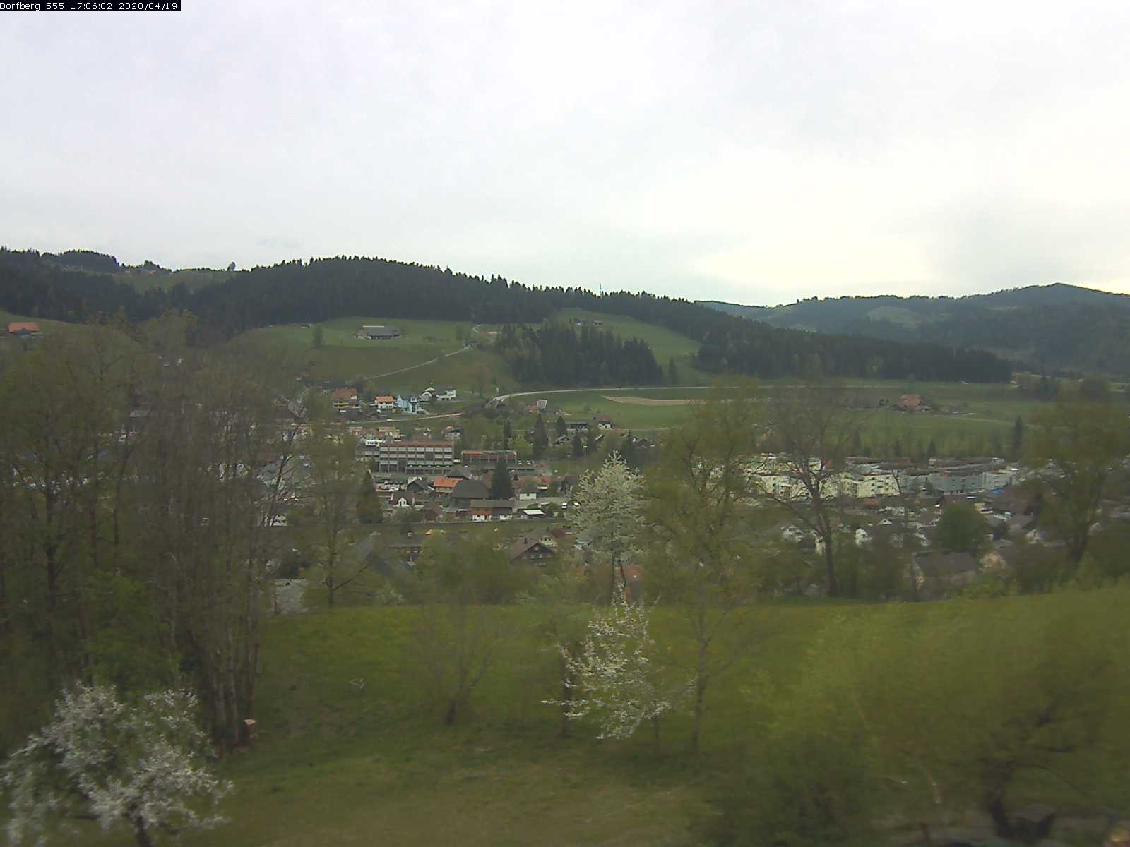 Webcam-Bild: Aussicht vom Dorfberg in Langnau 20200419-170601