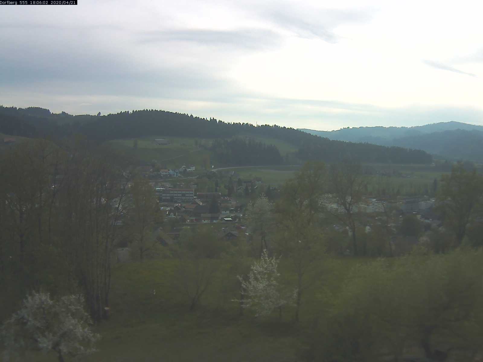 Webcam-Bild: Aussicht vom Dorfberg in Langnau 20200421-180601