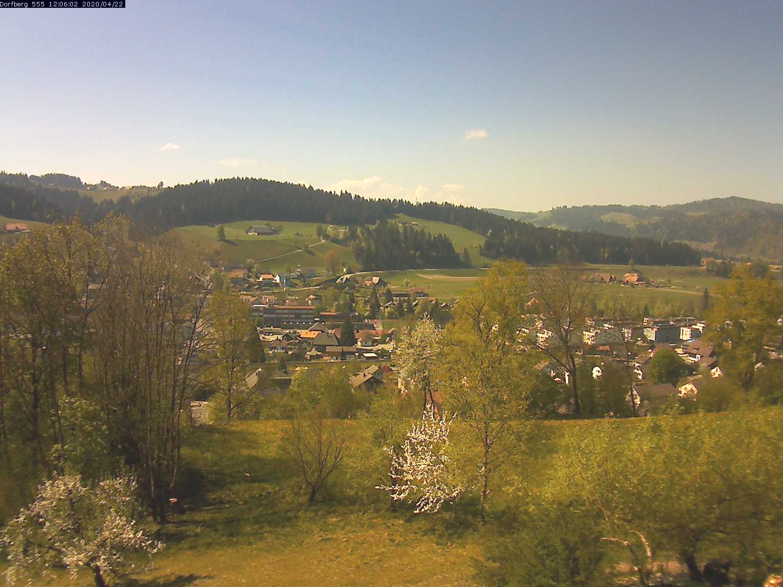 Webcam-Bild: Aussicht vom Dorfberg in Langnau 20200422-120601