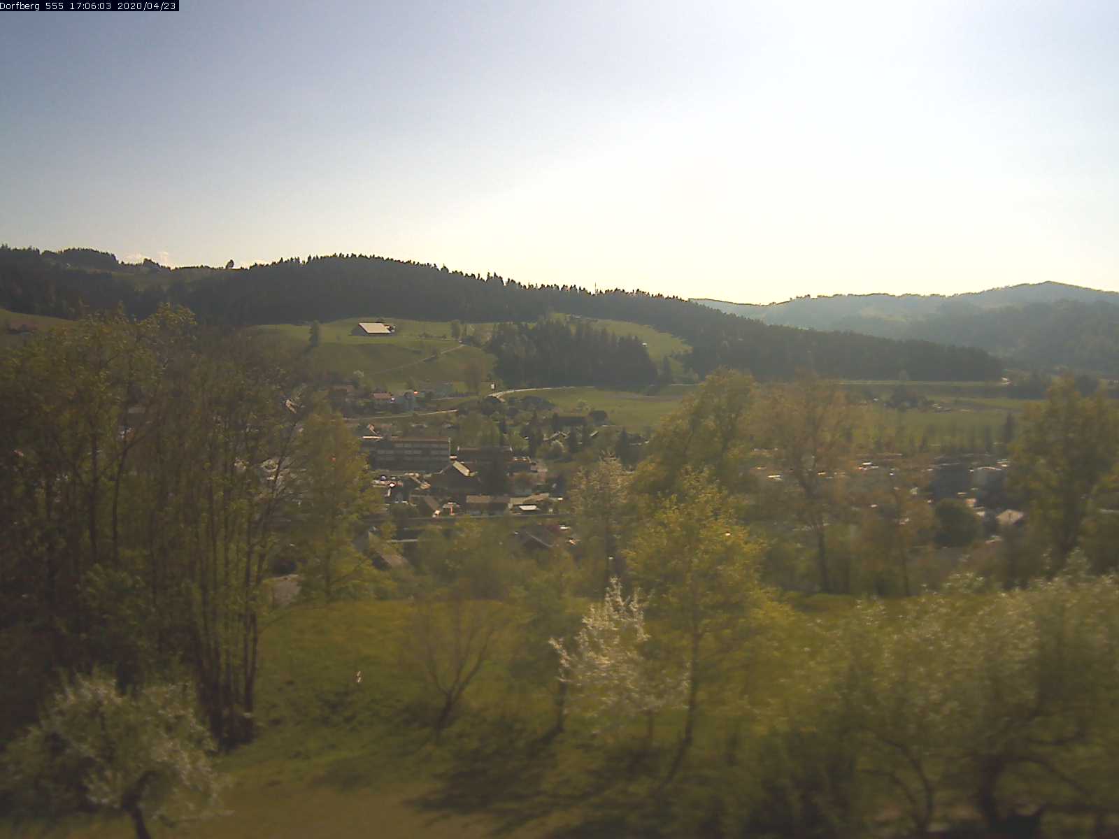 Webcam-Bild: Aussicht vom Dorfberg in Langnau 20200423-170601