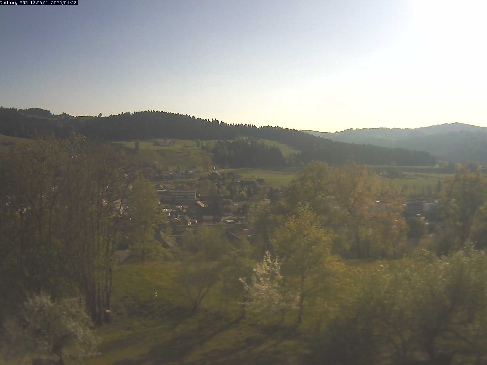 Webcam-Bild: Aussicht vom Dorfberg in Langnau 20200423-180601