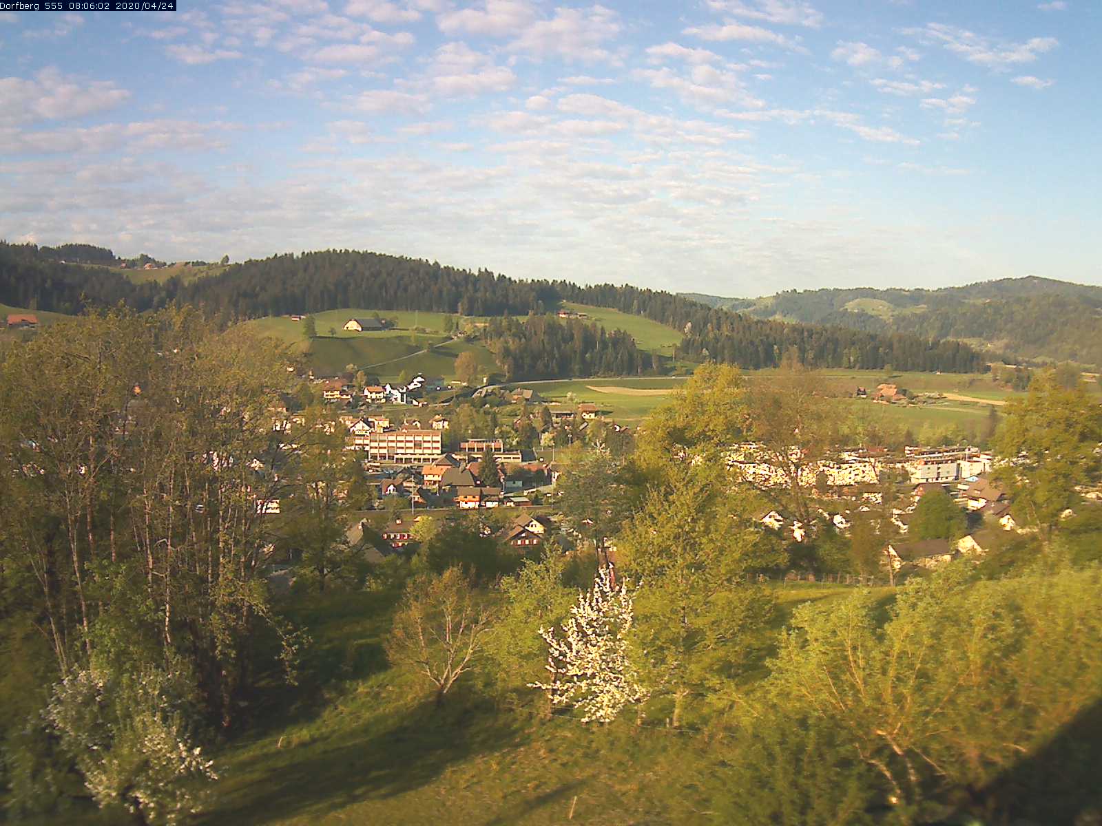 Webcam-Bild: Aussicht vom Dorfberg in Langnau 20200424-080601