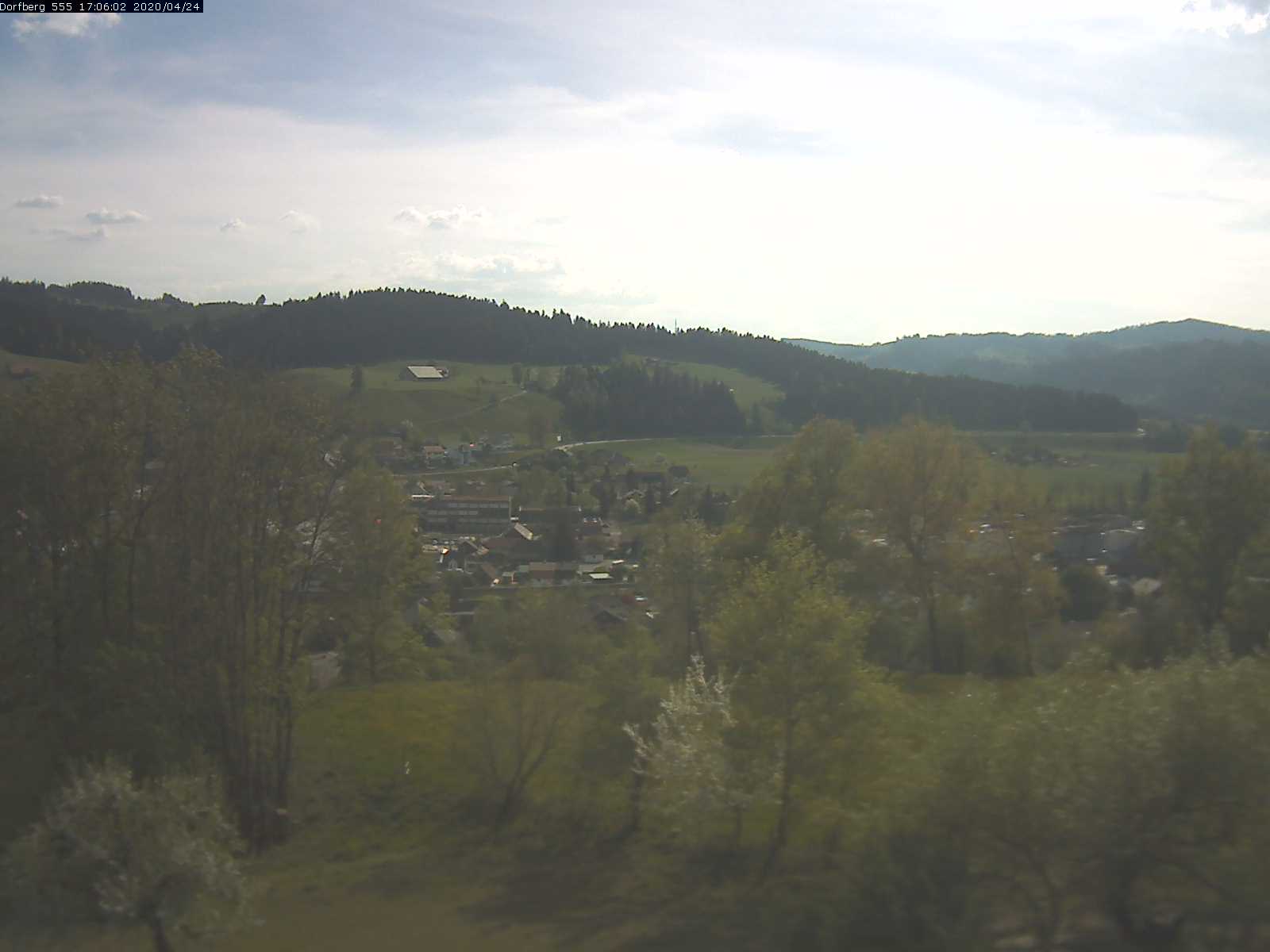Webcam-Bild: Aussicht vom Dorfberg in Langnau 20200424-170601
