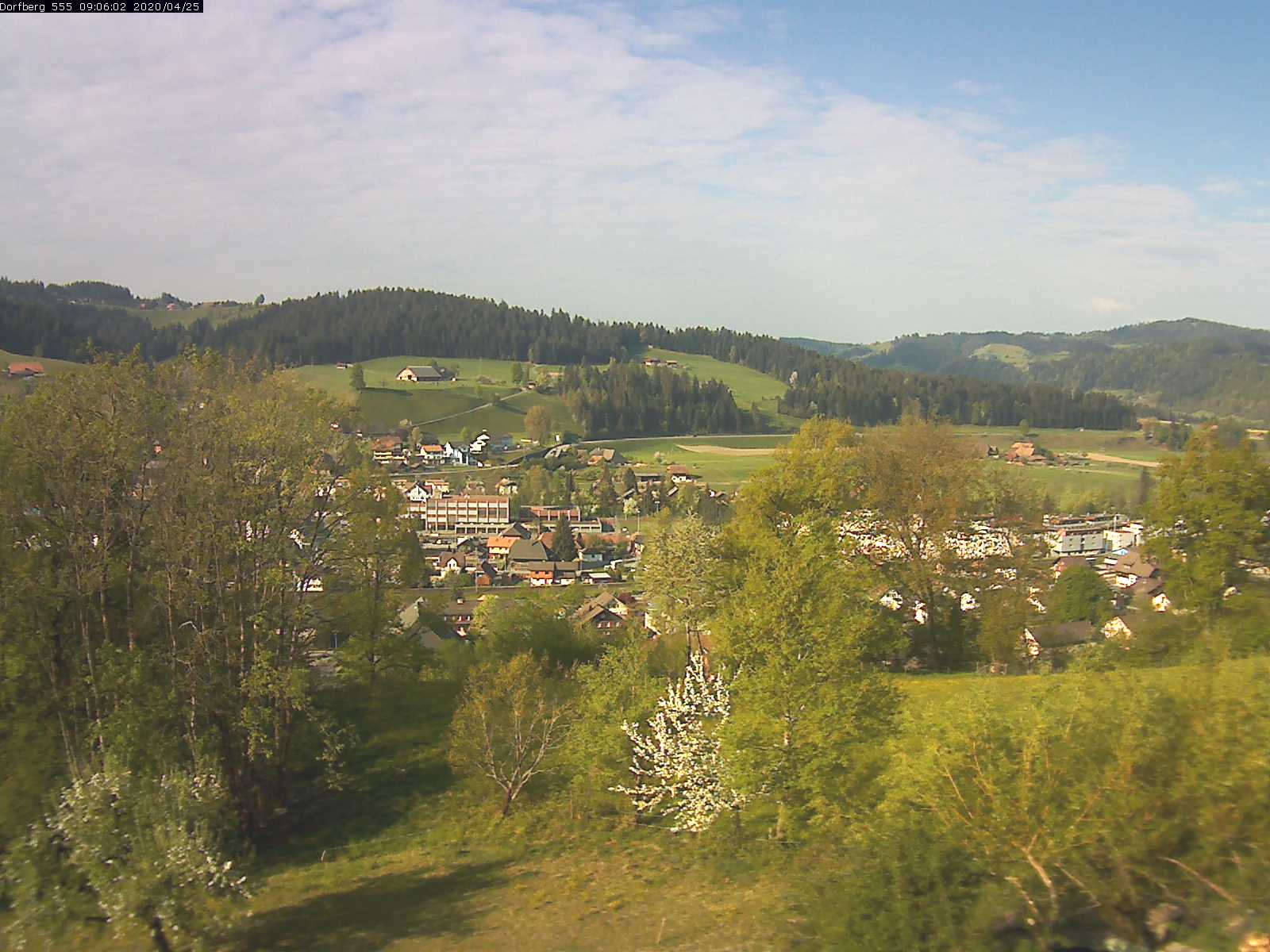 Webcam-Bild: Aussicht vom Dorfberg in Langnau 20200425-090601
