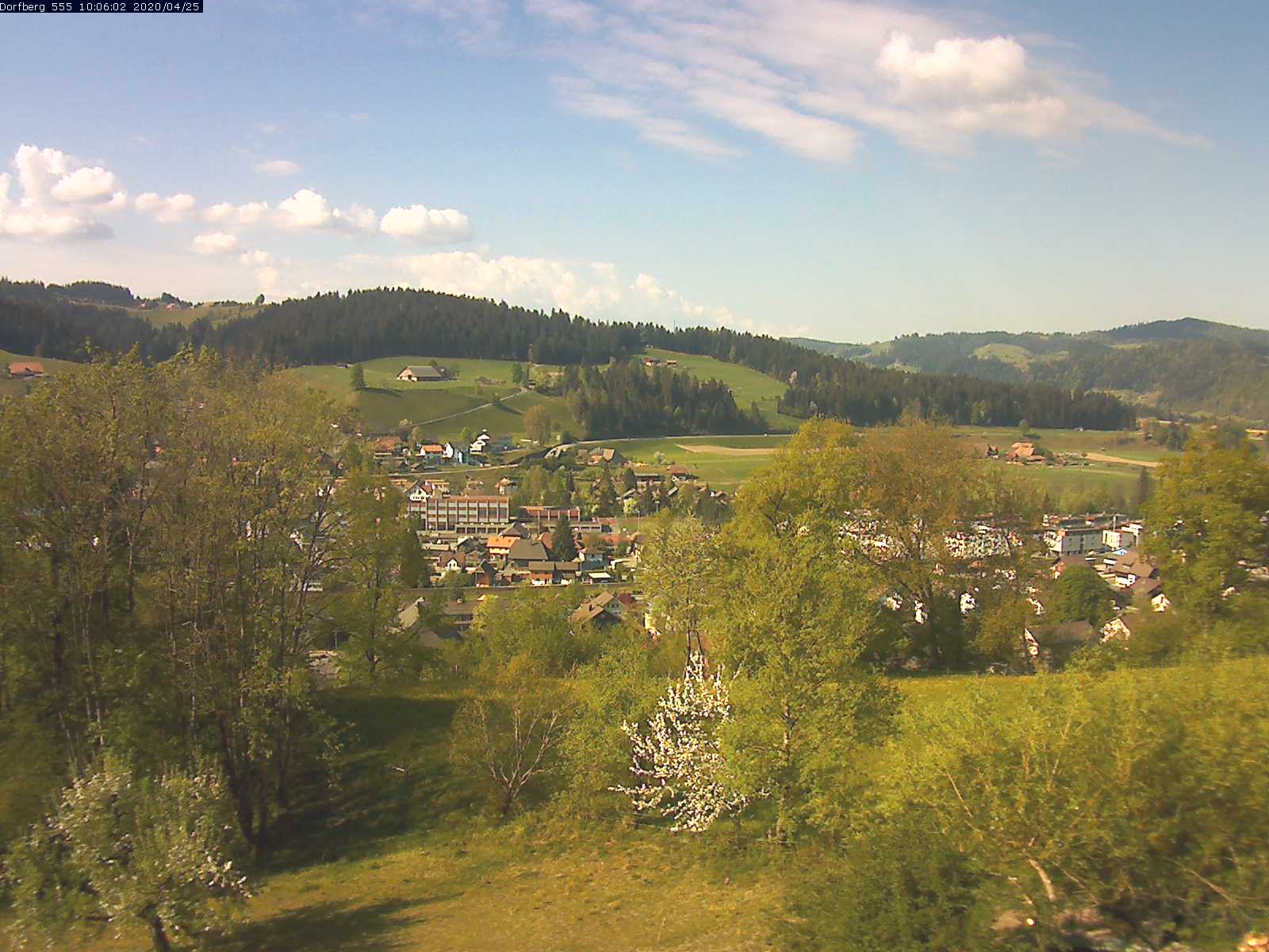 Webcam-Bild: Aussicht vom Dorfberg in Langnau 20200425-100601