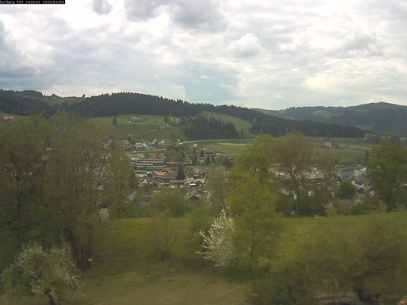 Webcam-Bild: Aussicht vom Dorfberg in Langnau 20200425-140601