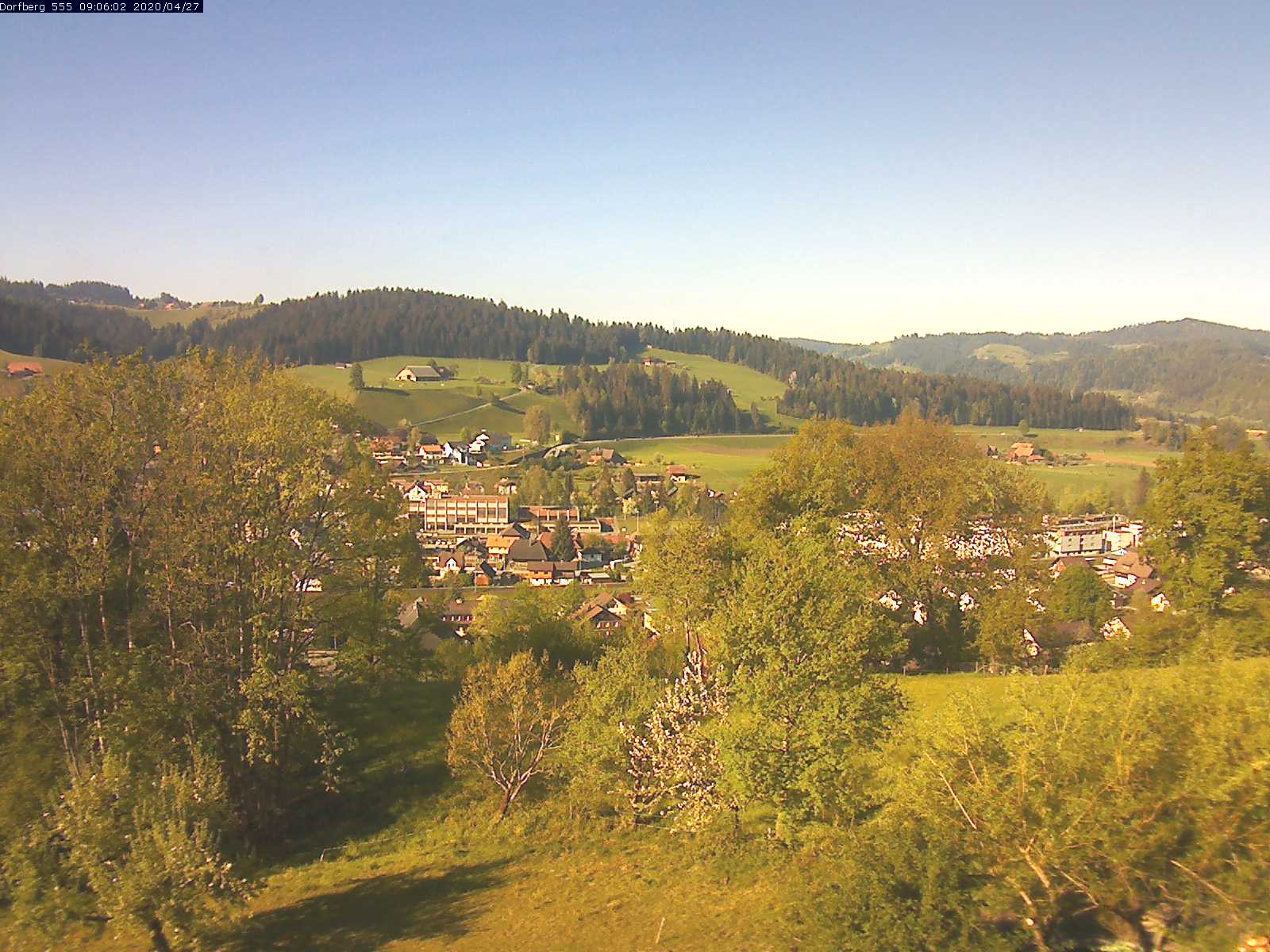 Webcam-Bild: Aussicht vom Dorfberg in Langnau 20200427-090601