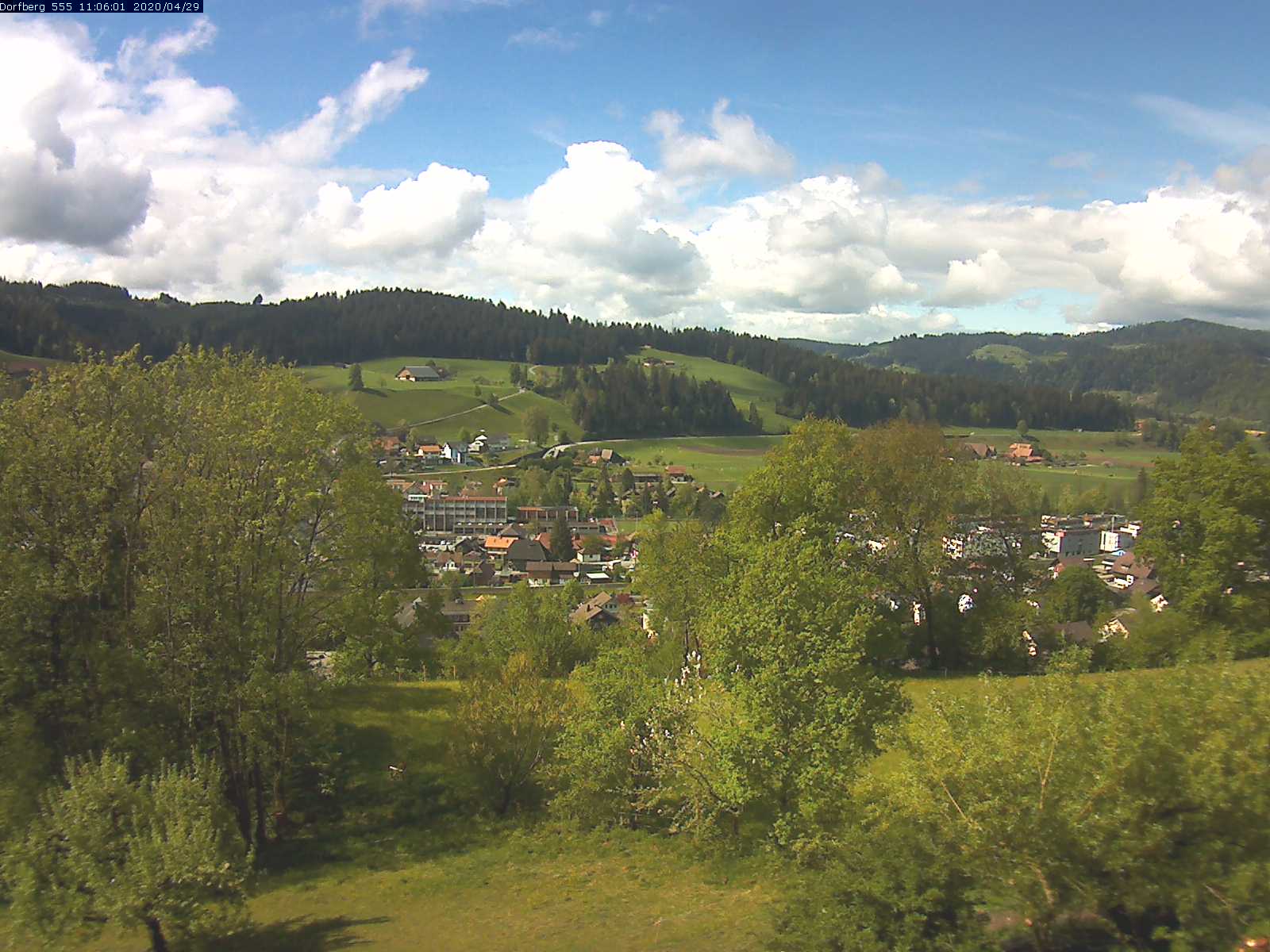 Webcam-Bild: Aussicht vom Dorfberg in Langnau 20200429-110601